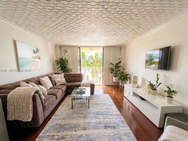 2450 NE 135th St, Unit 103, North Miami, FL 33181