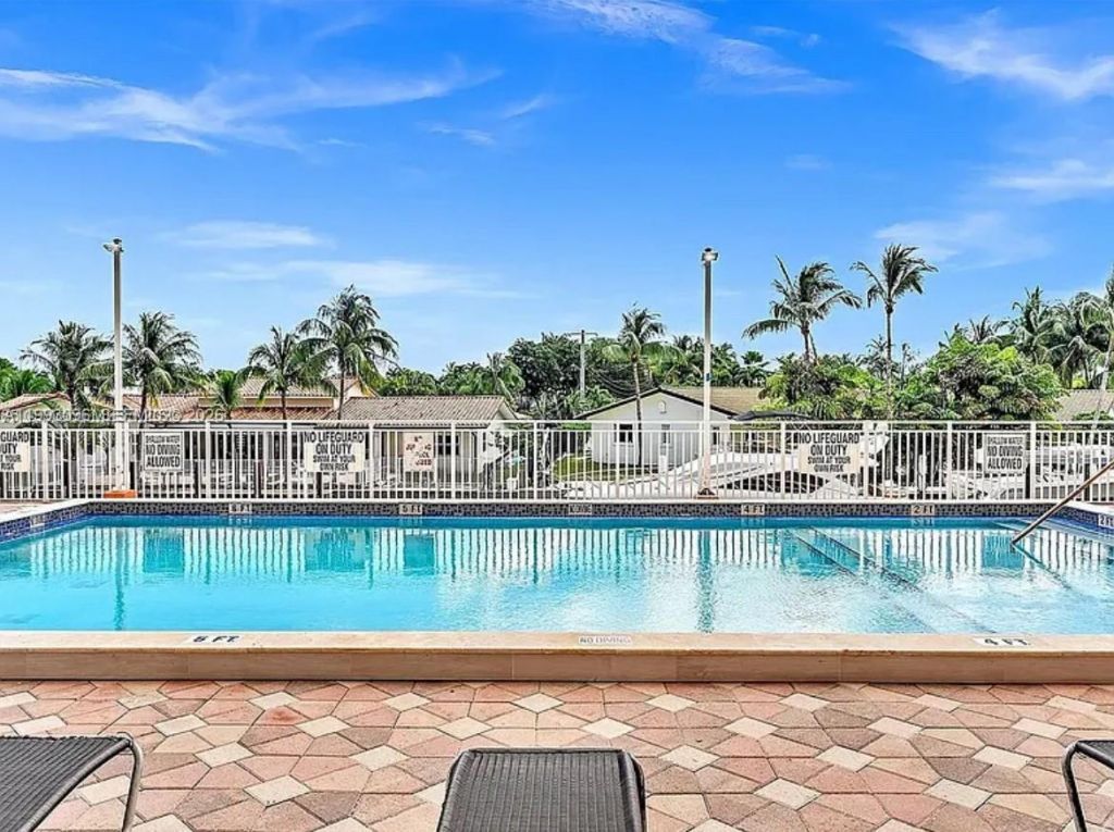 2450 NE 135th St, Unit 103, North Miami, FL 33181 Photo