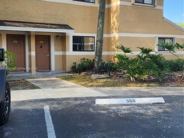 210 E Palm Cir E , Pembroke Pines, FL 33025