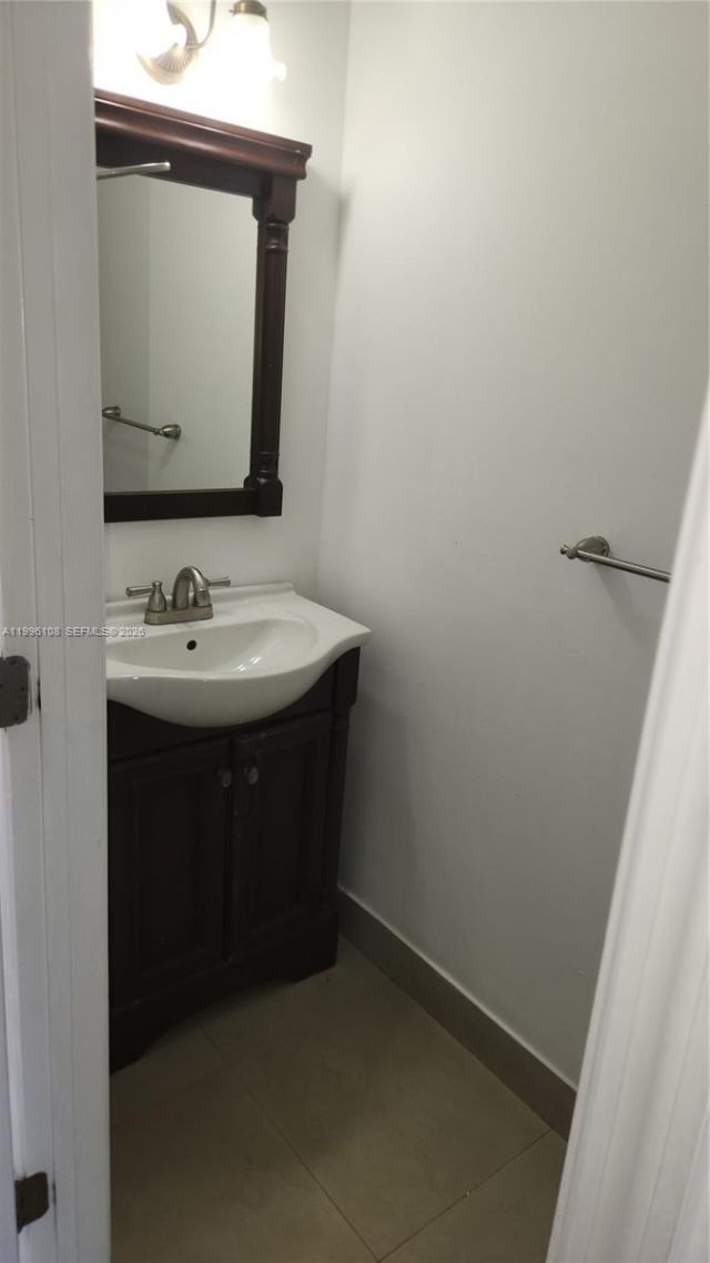 210 E Palm Cir E, Pembroke Pines, FL 33025 Photo