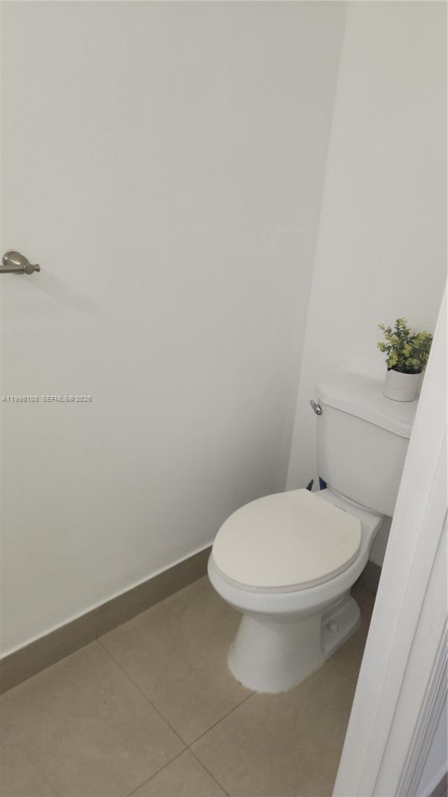 210 E Palm Cir E, Pembroke Pines, FL 33025 Photo