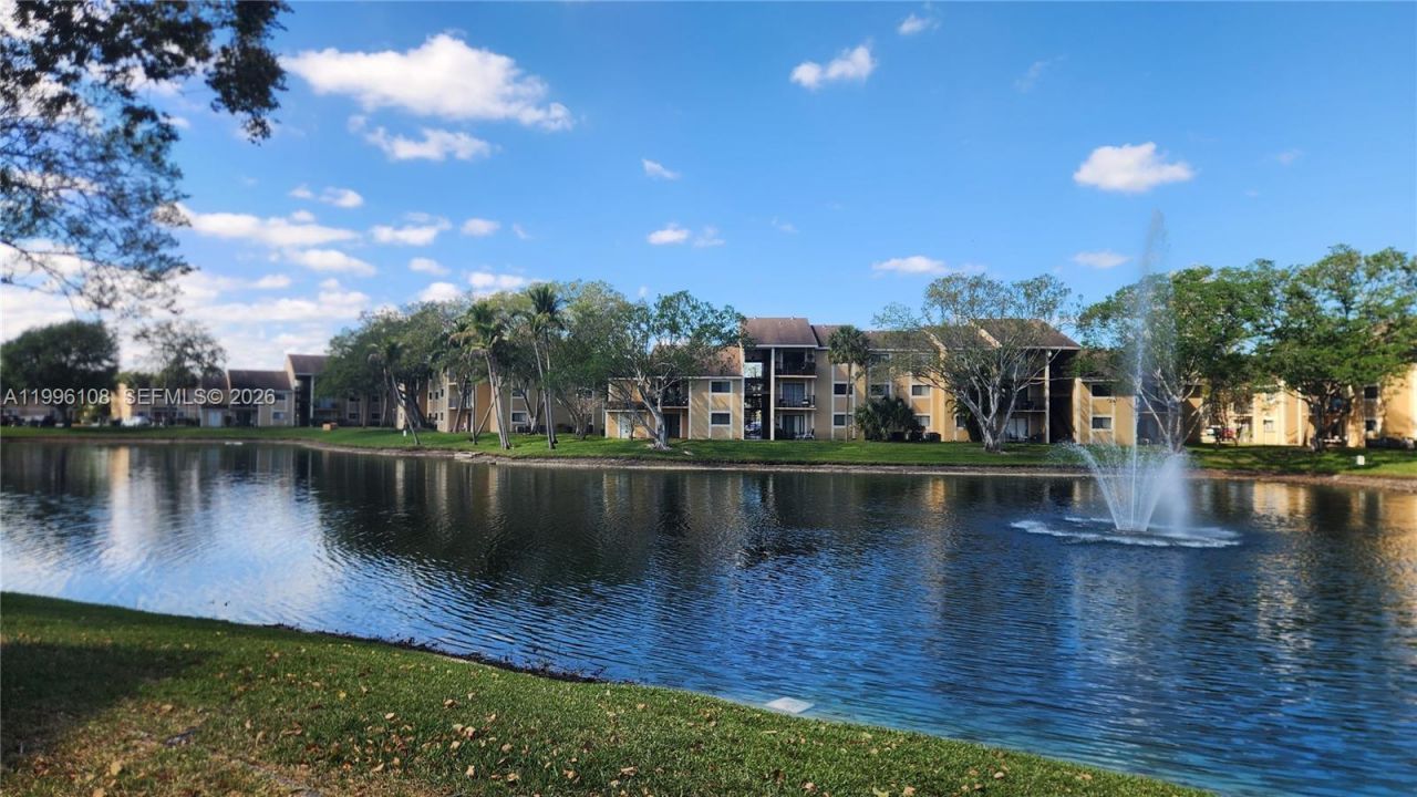 210 E Palm Cir E, Pembroke Pines, FL 33025 Photo