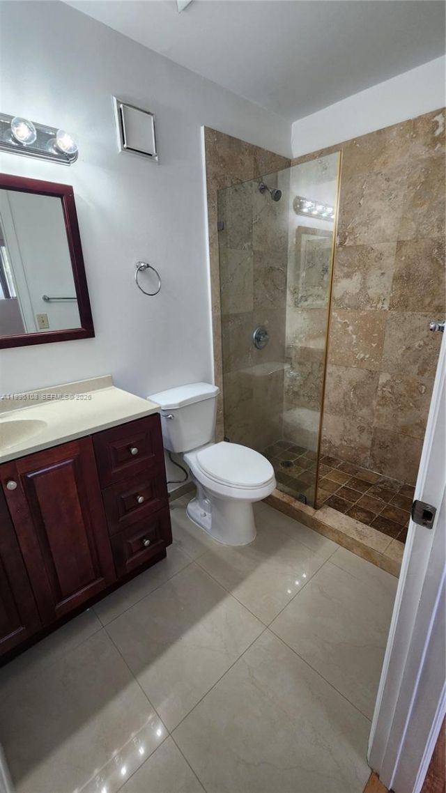 210 E Palm Cir E, Pembroke Pines, FL 33025 Photo