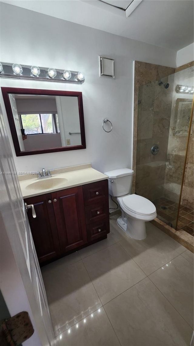 210 E Palm Cir E, Pembroke Pines, FL 33025 Photo