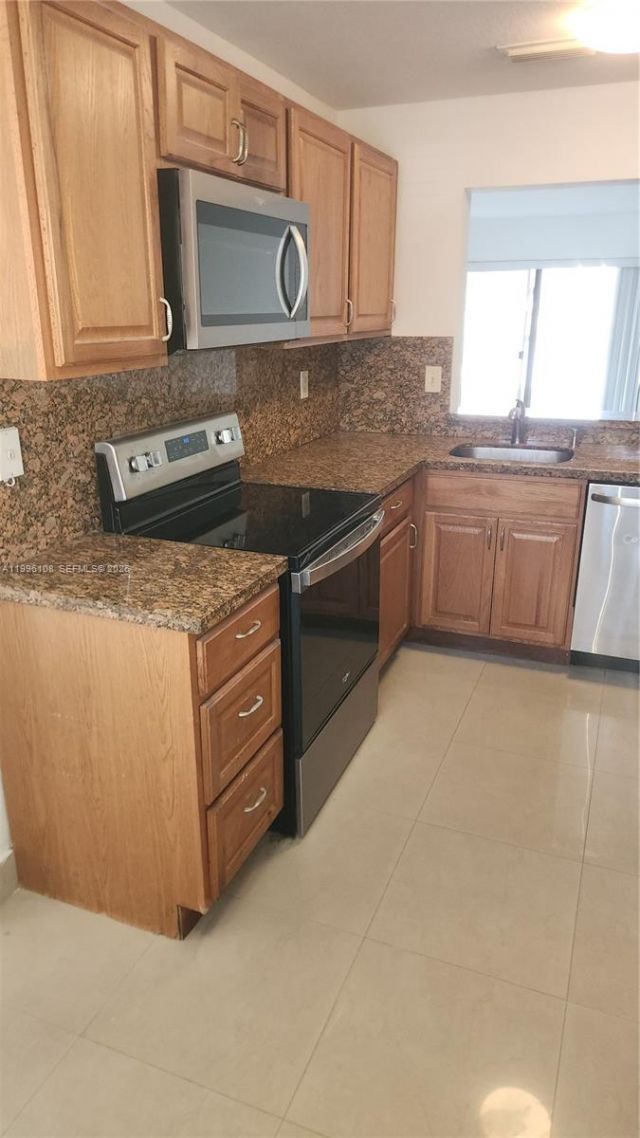 210 E Palm Cir E, Pembroke Pines, FL 33025 Photo