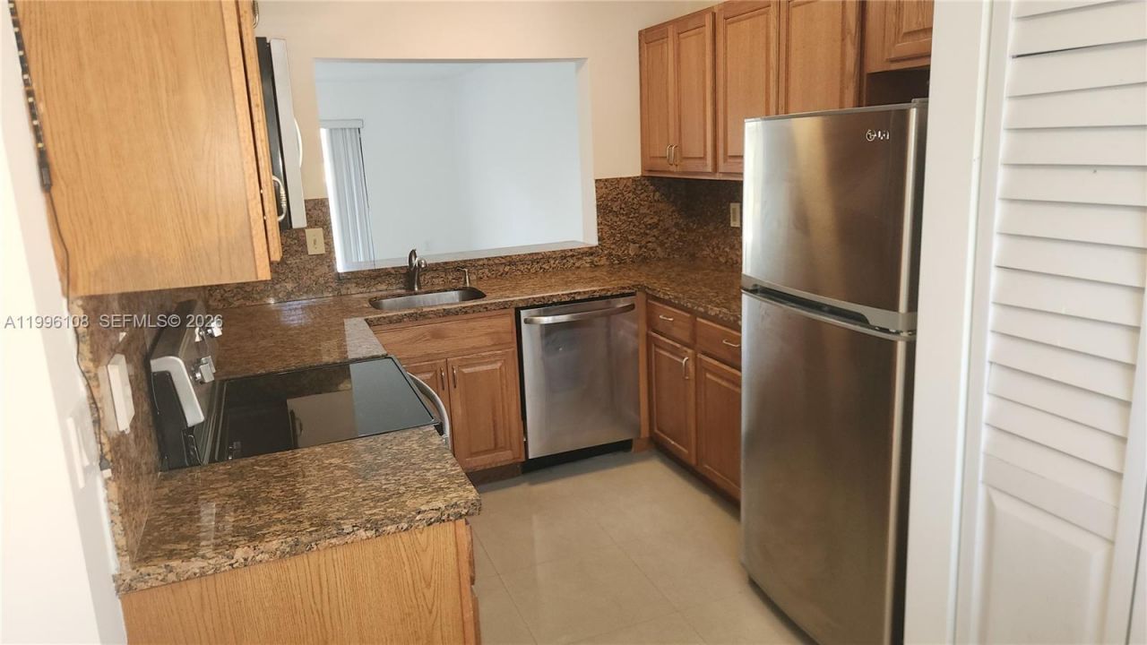 210 E Palm Cir E, Pembroke Pines, FL 33025 Photo