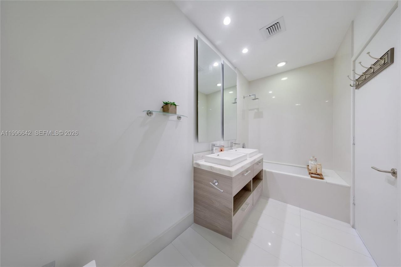 1300 S Miami Ave, Unit PH5110, Miami, FL 33130 Photo