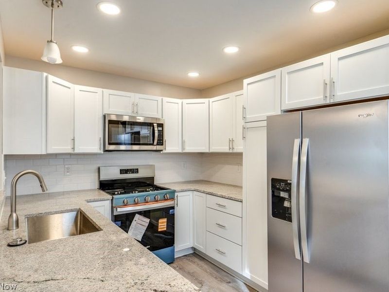 8208 Wainstead Drive, Parma, OH 44129 Photo 11