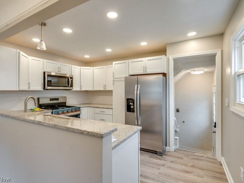 8208 Wainstead Drive, Parma, OH 44129 Photo 12