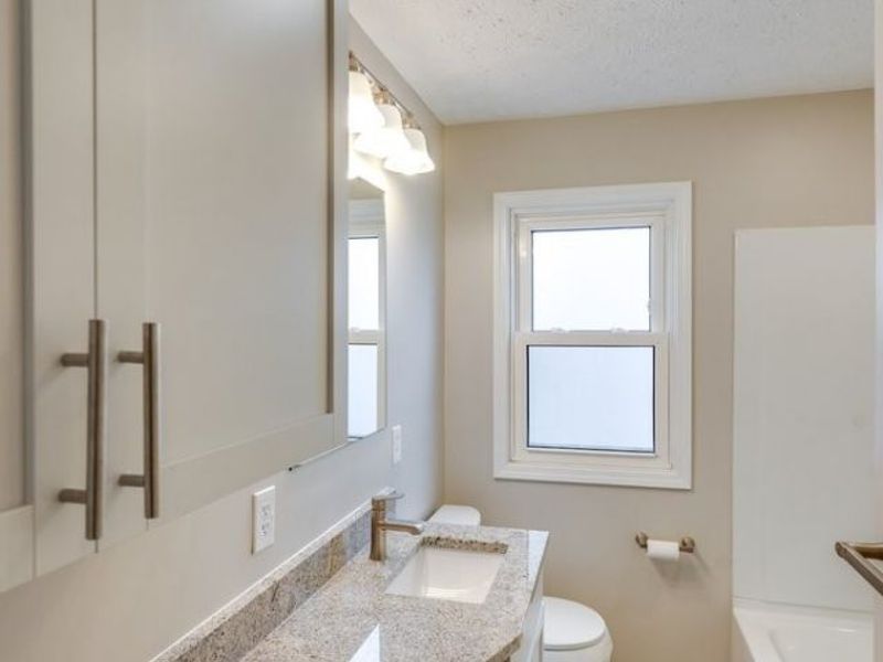 8208 Wainstead Drive, Parma, OH 44129 Photo 17