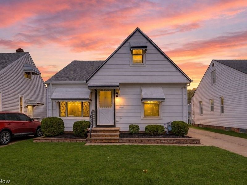 8208 Wainstead Drive, Parma, OH 44129 Photo 2