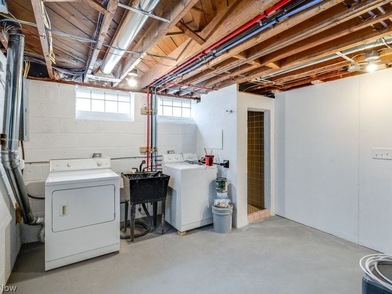 8208 Wainstead Drive, Parma, OH 44129 Photo 36