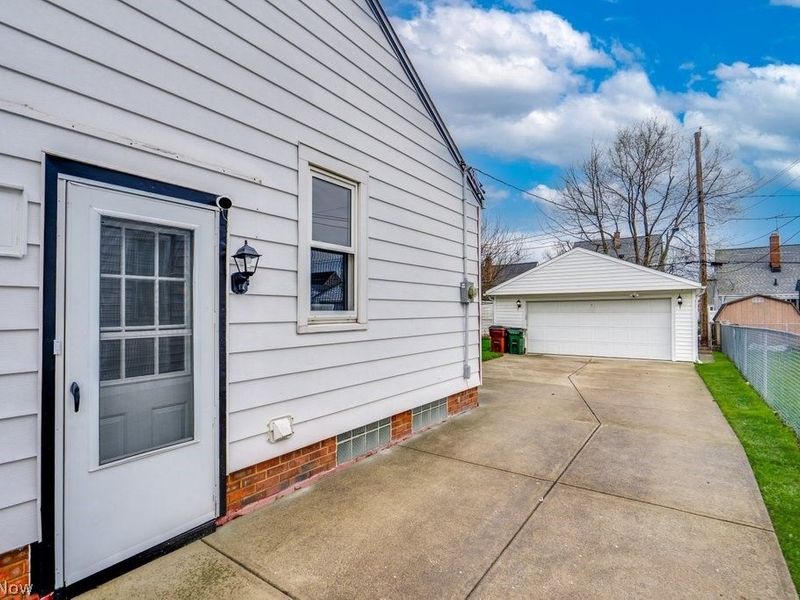 8208 Wainstead Drive, Parma, OH 44129 Photo 41