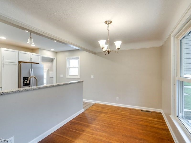 8208 Wainstead Drive, Parma, OH 44129 Photo 9