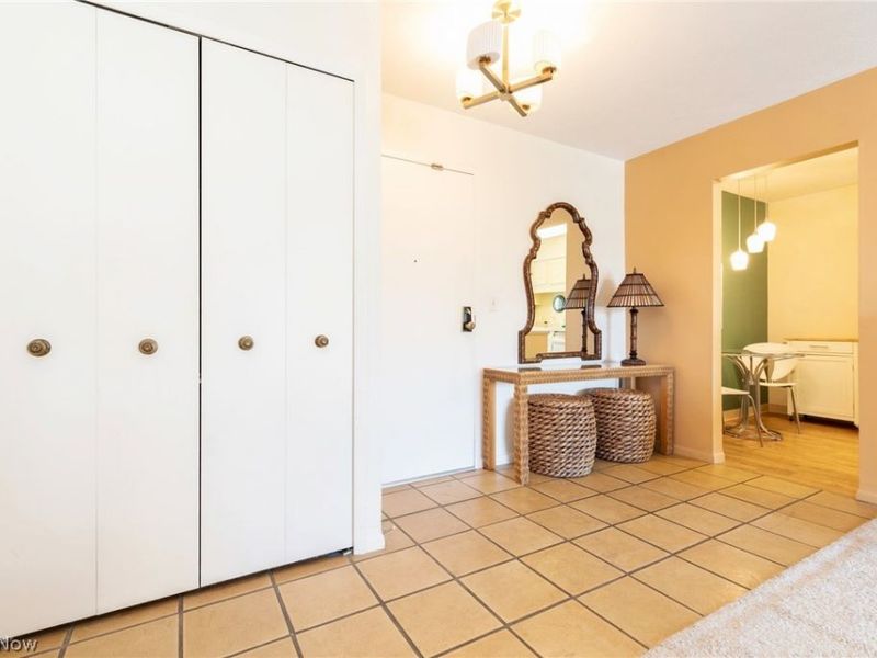 2112 Acacia Park Drive , Unit 322, Lyndhurst, OH 44124 Photo 2