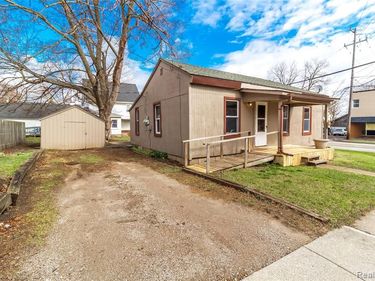 6 Law Street, Lapeer, MI 48446