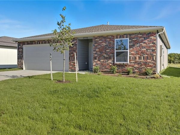 20829 Fairview Street, Edgerton, KS 66021