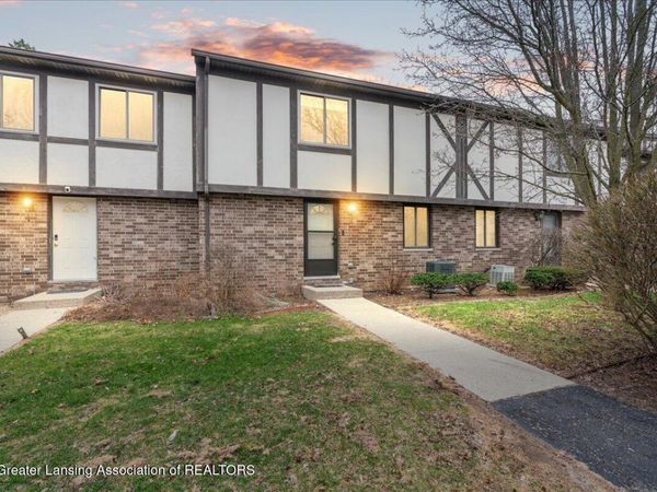 6226 E Captains Way, East Lansing, MI 48823