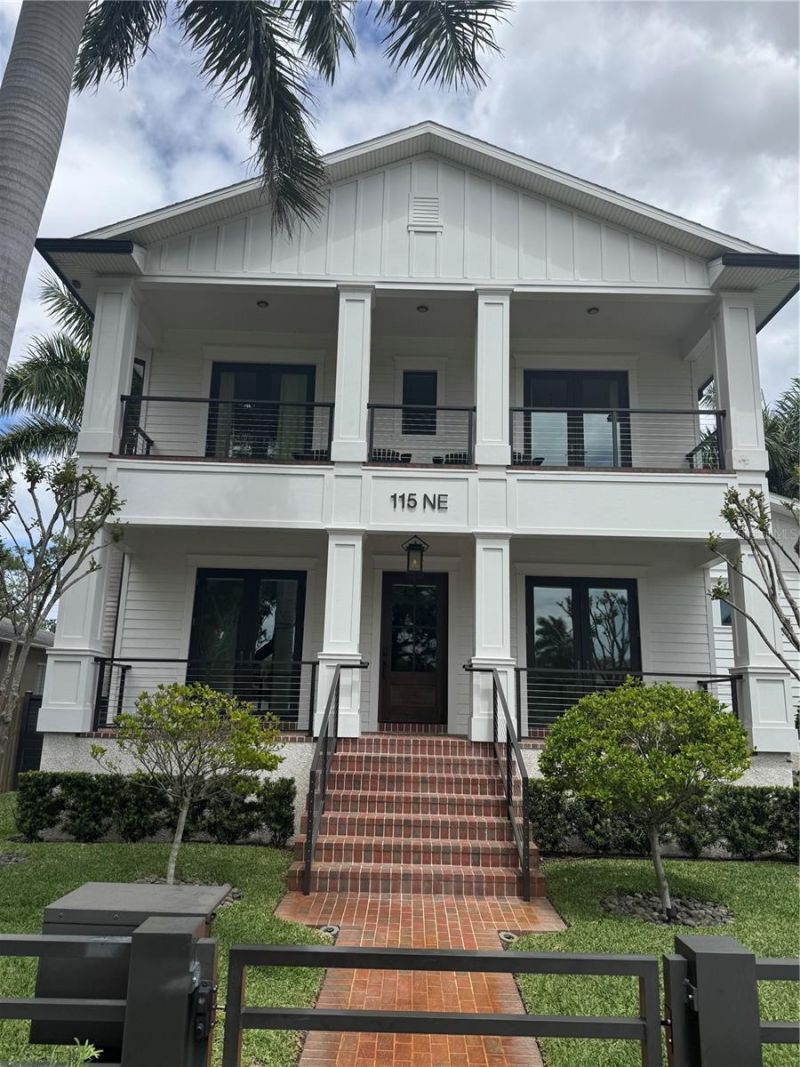 115 27th Avenue Ne, Saint Petersburg, FL 33704 Main Photo