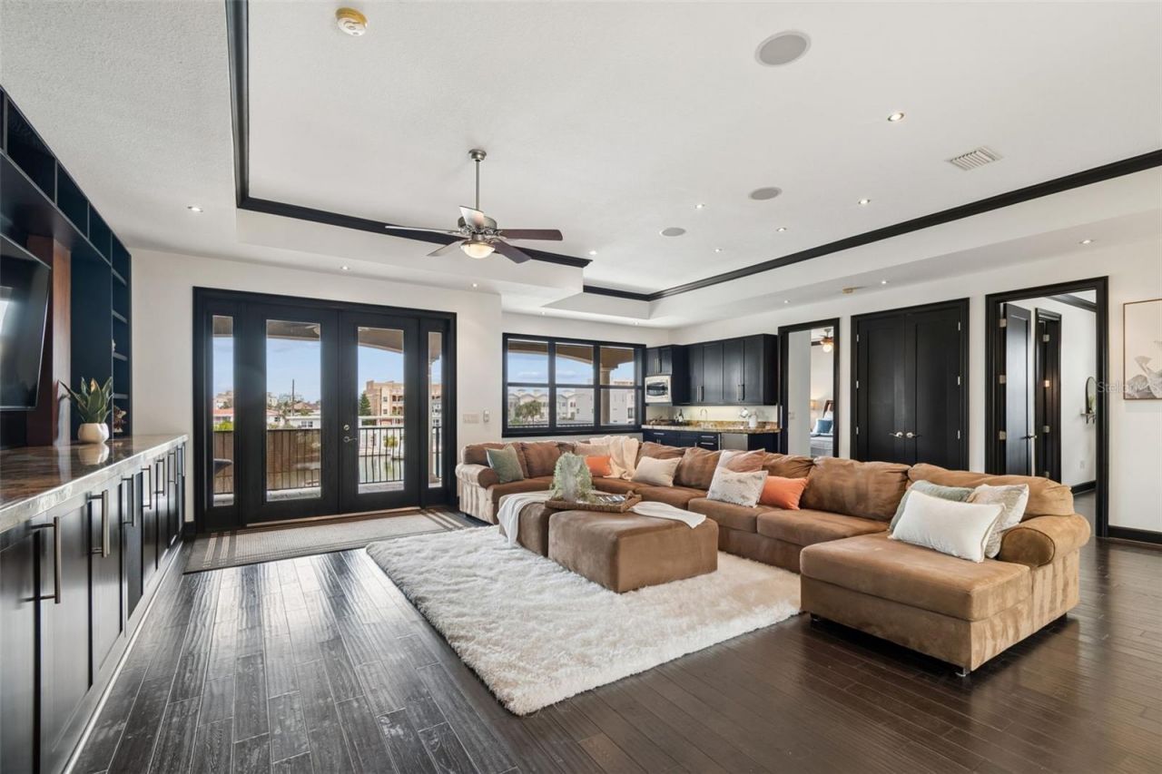108 Bayside Drive, Clearwater Beach, FL 33767 Photo