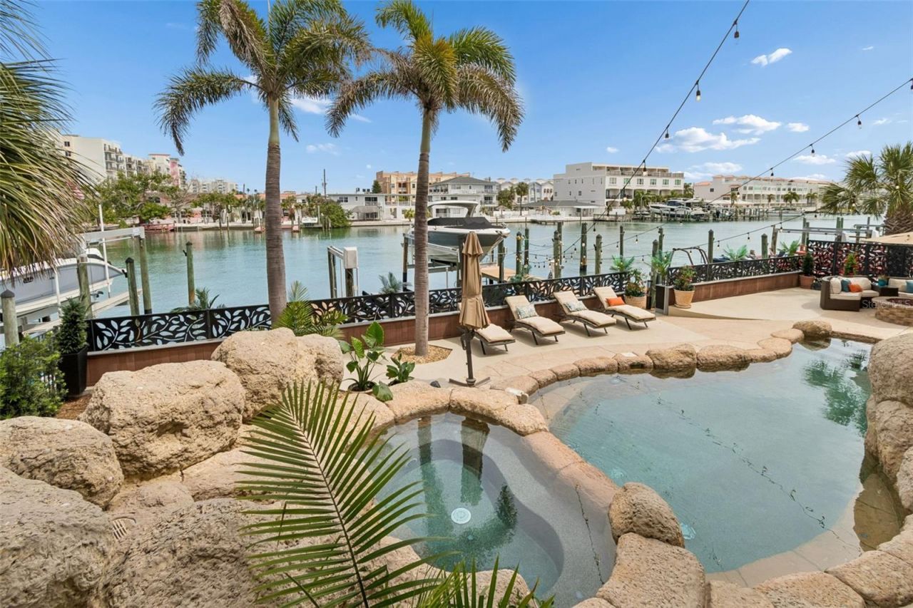 108 Bayside Drive, Clearwater Beach, FL 33767 Photo