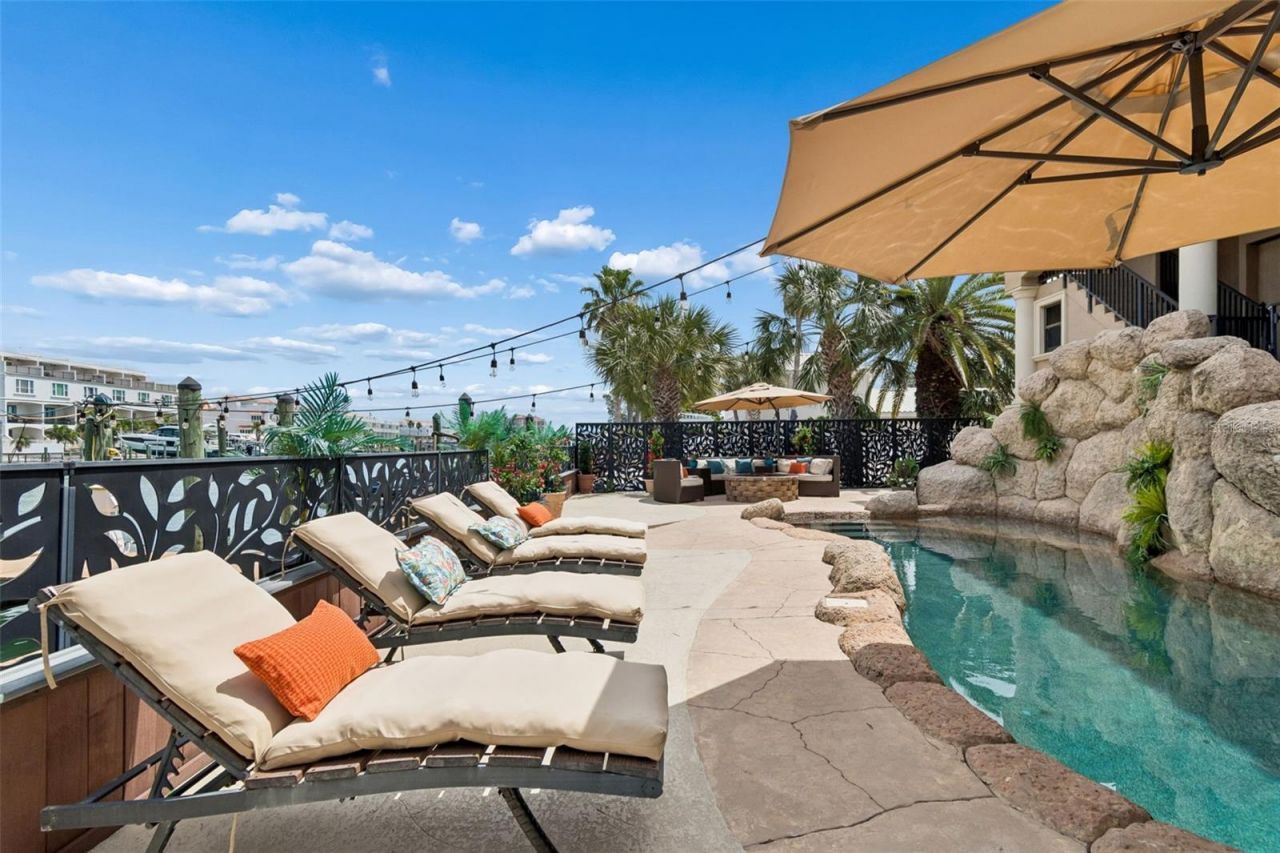 108 Bayside Drive, Clearwater Beach, FL 33767 Photo