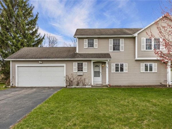 15 Hampton Lane , Fairport, NY 14450