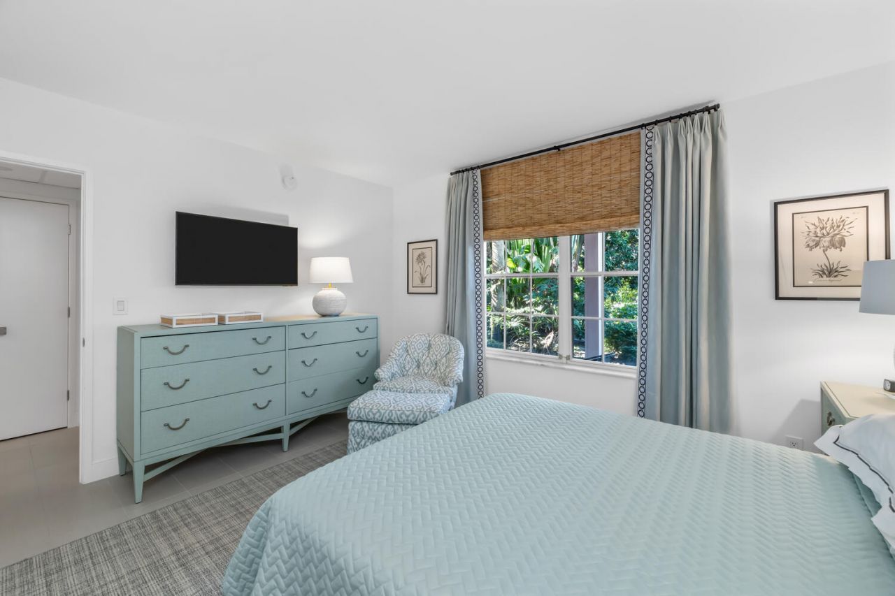 134 Peruvian Avenue, Unit 104, Palm Beach, FL 33480 Photo