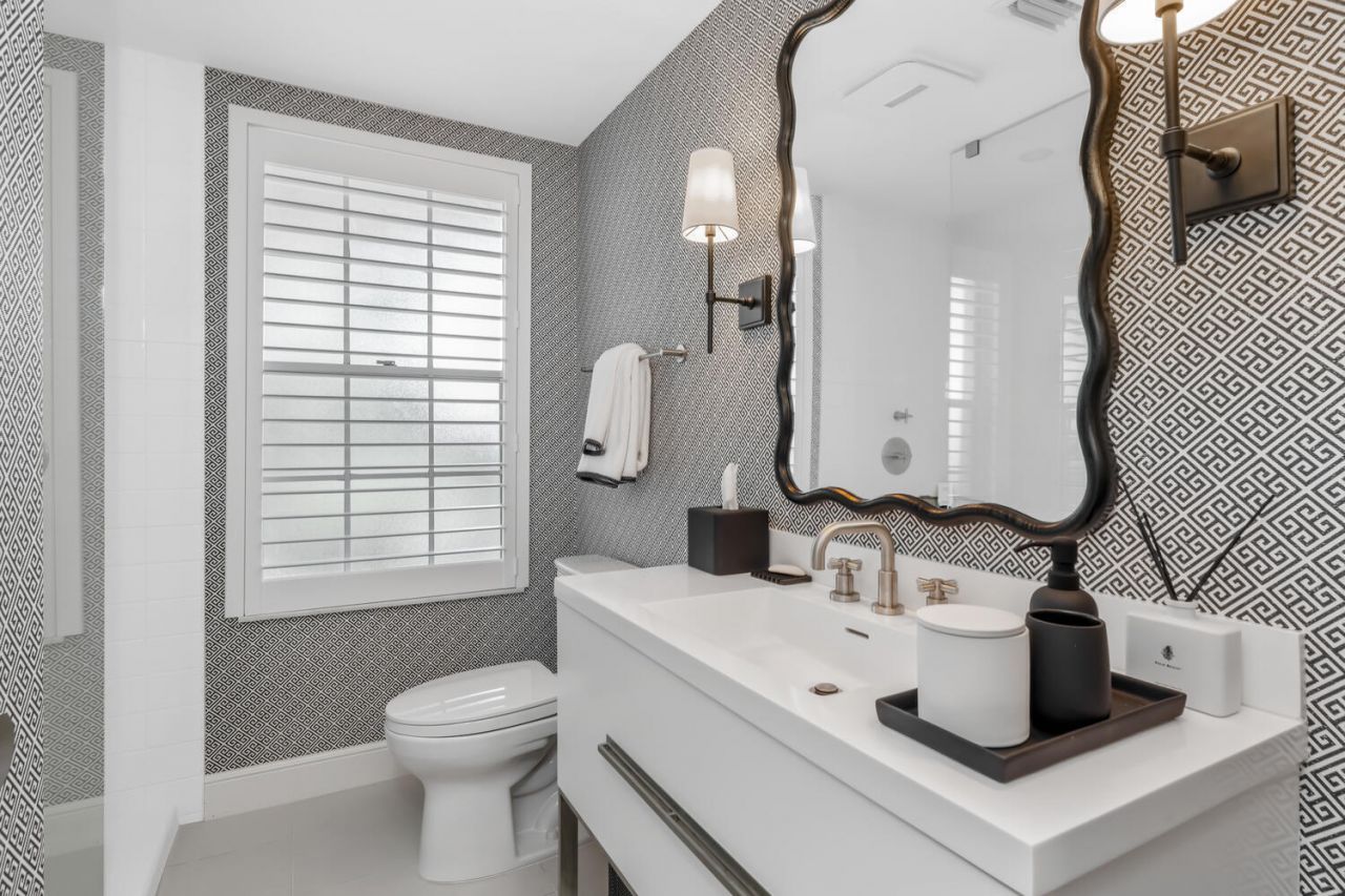 134 Peruvian Avenue, Unit 104, Palm Beach, FL 33480 Photo