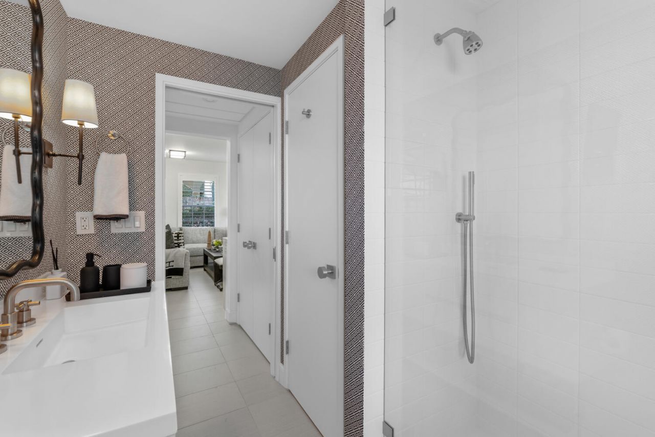 134 Peruvian Avenue, Unit 104, Palm Beach, FL 33480 Photo