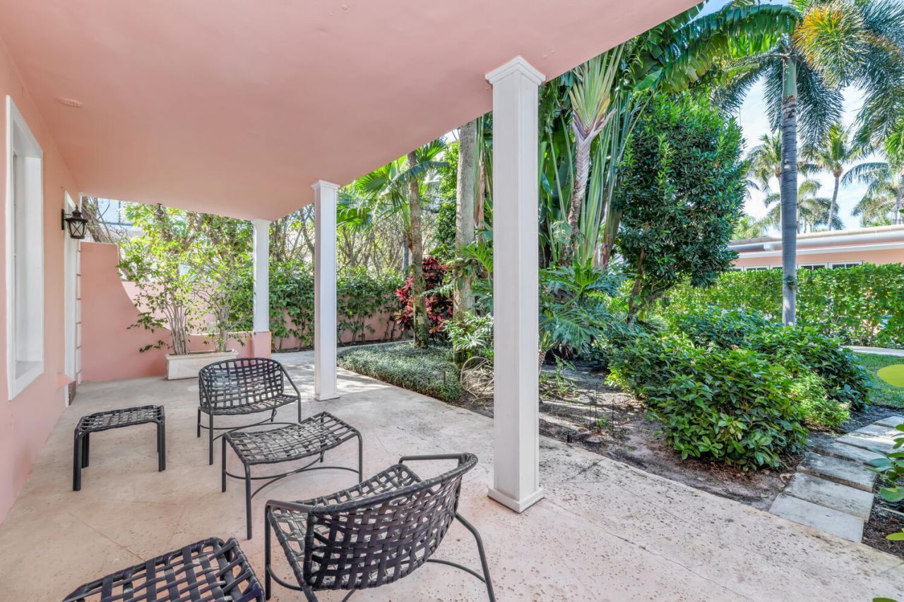 134 Peruvian Avenue, Unit 104, Palm Beach, FL 33480 Photo