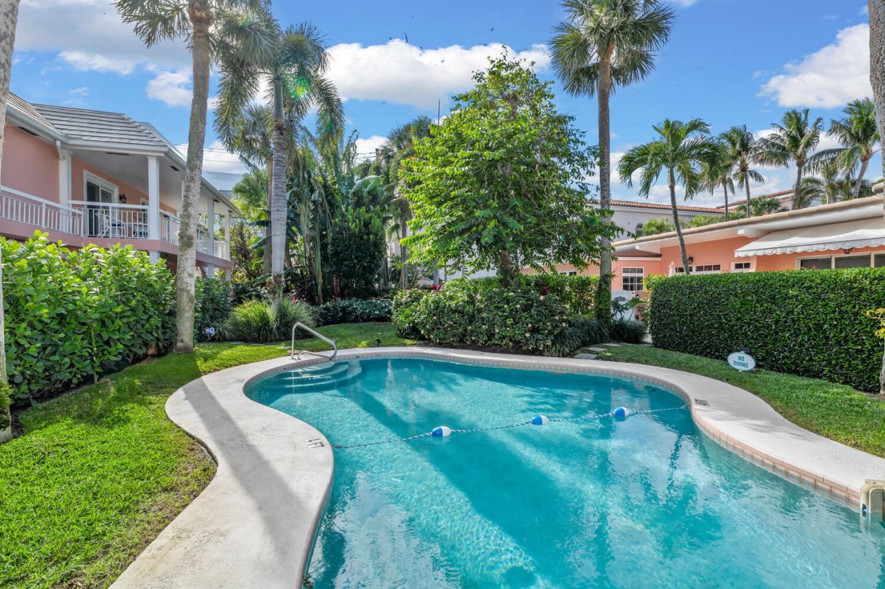 134 Peruvian Avenue, Unit 104, Palm Beach, FL 33480 Photo