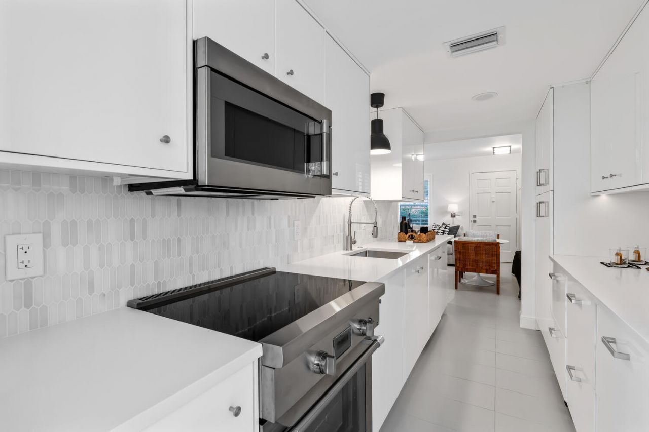 134 Peruvian Avenue, Unit 104, Palm Beach, FL 33480 Photo