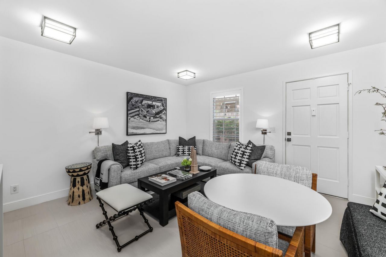 134 Peruvian Avenue, Unit 104, Palm Beach, FL 33480 Photo