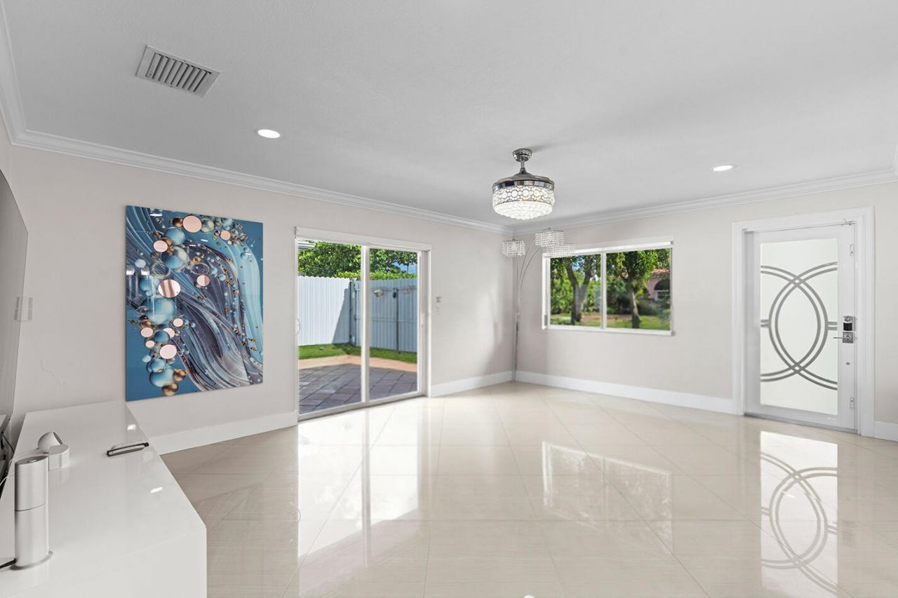 747 Avon Road, West Palm Beach, FL 33401 Photo