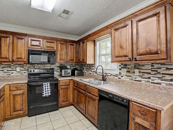 57 Union Fort Drive , Jackson, TN 38305