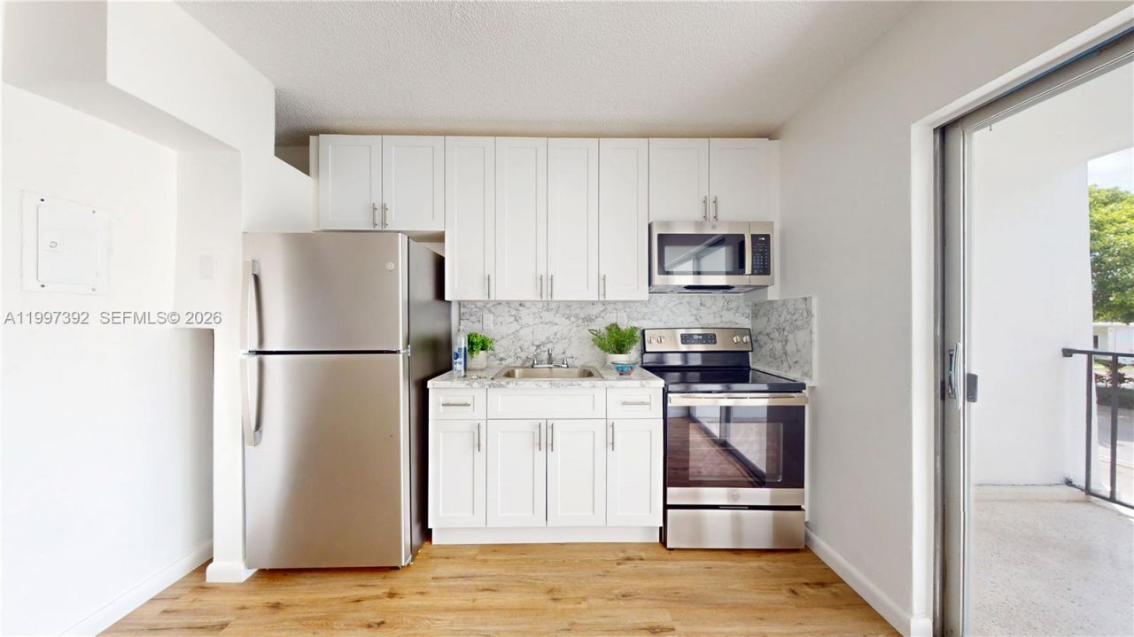 2463 Coral Way, Unit 21, Miami, FL 33145 Photo