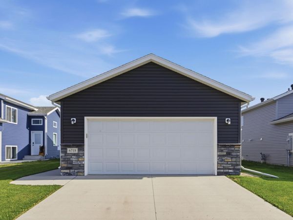 6718 69th Avenue S, Horace, ND 58047