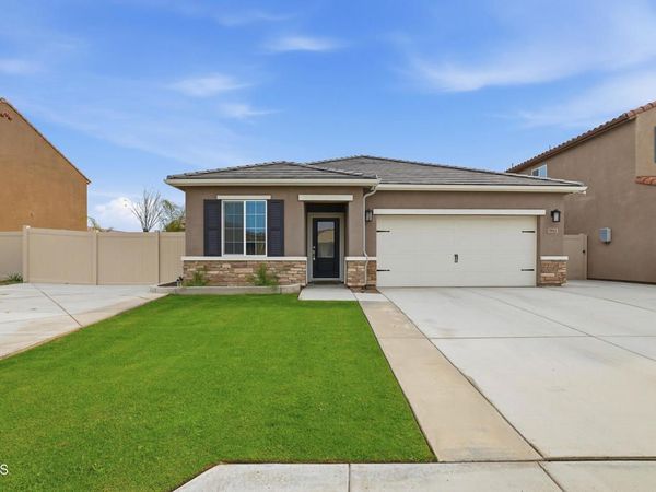 7812 Strawberry Lane, Bakersfield, CA 93313