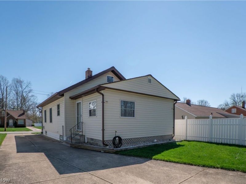 5372 Porter Road , North Olmsted, OH 44070 Photo 22