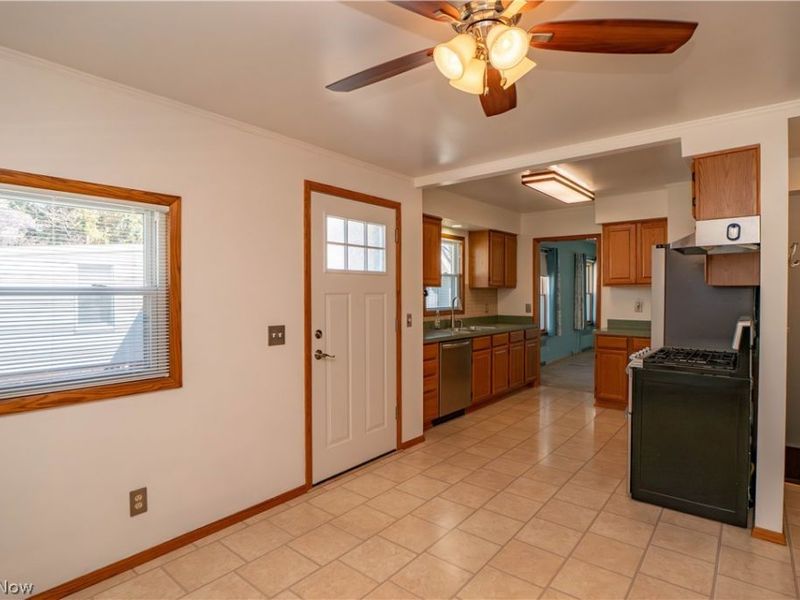 5372 Porter Road , North Olmsted, OH 44070 Photo 9