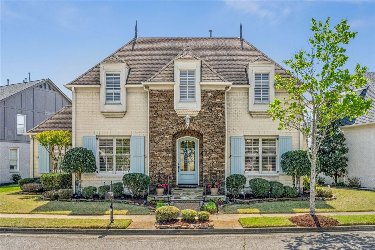 1897 PENSHURST DR Collierville, TN 38017