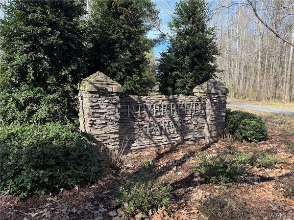 000 Riverbend Lane, Moundville, AL 35474