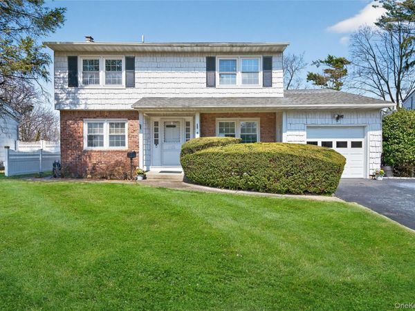 8 Summit Court , Oyster Bay, NY 11771