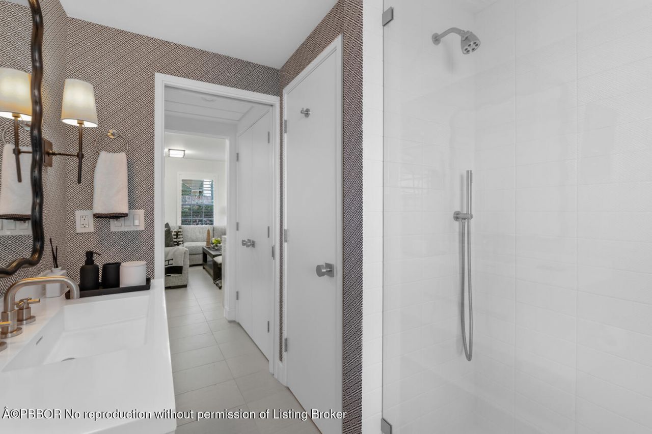 134 Peruvian Avenue, Unit H104, Palm Beach, FL 33480 Photo