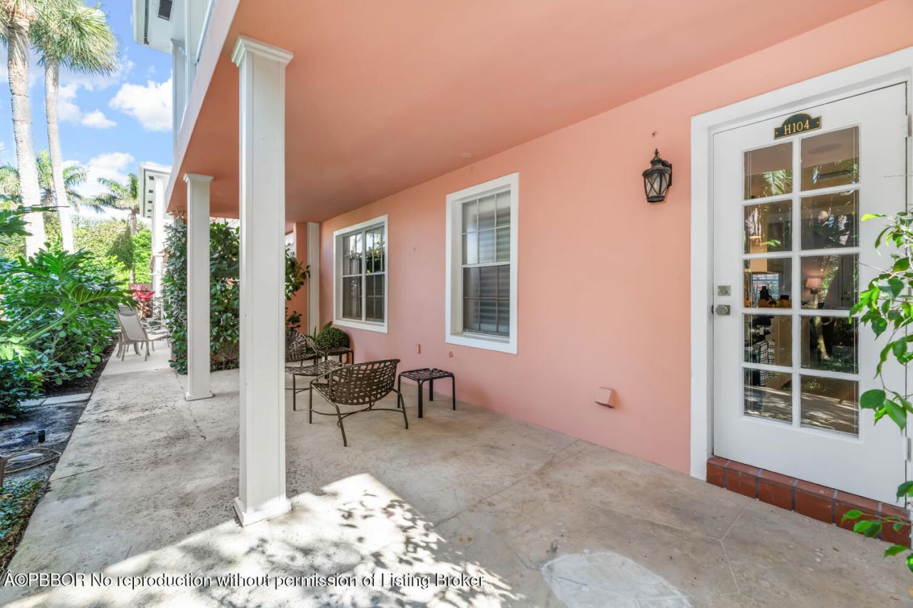 134 Peruvian Avenue, Unit H104, Palm Beach, FL 33480 Photo