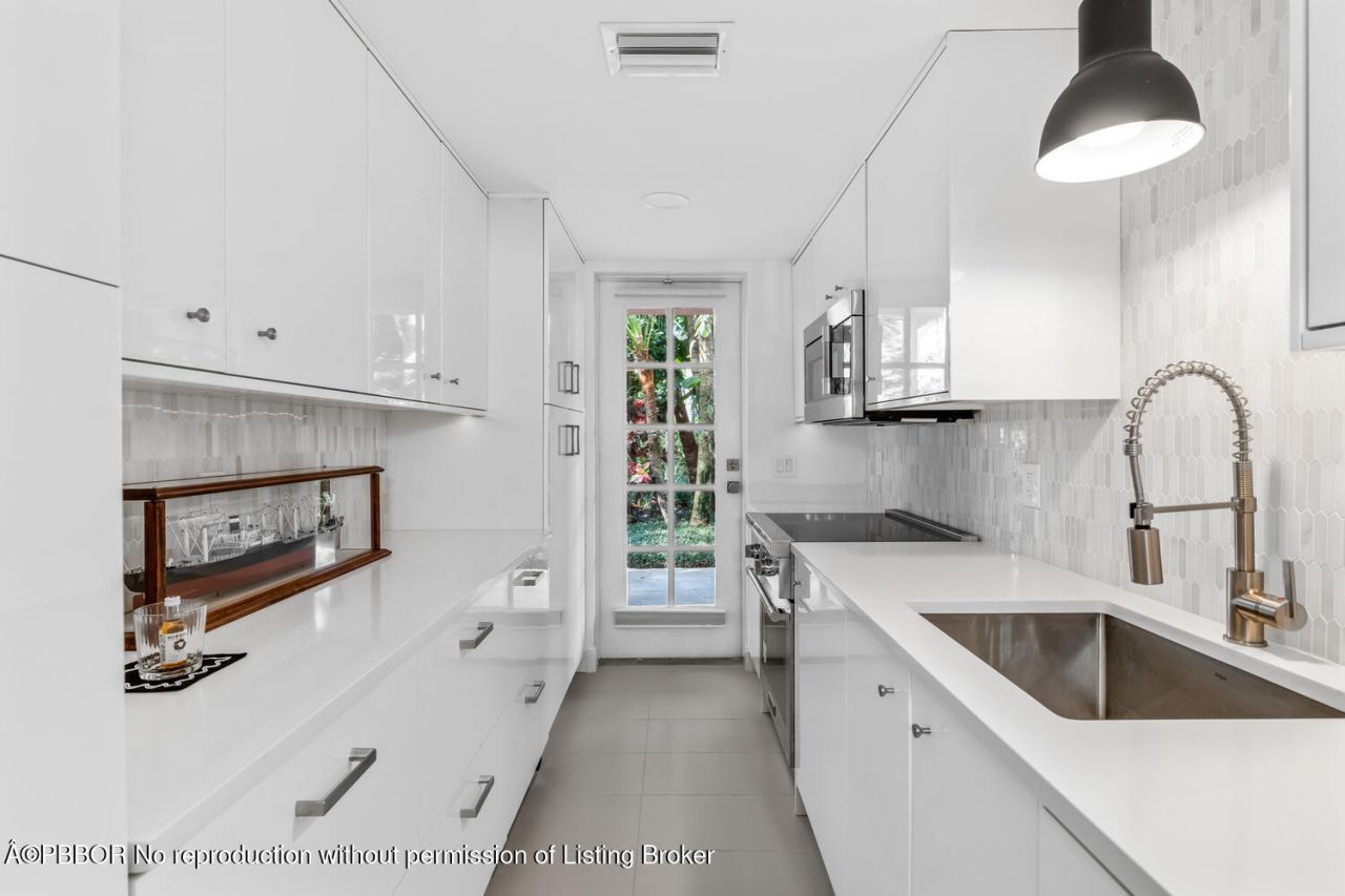 134 Peruvian Avenue, Unit H104, Palm Beach, FL 33480 Photo