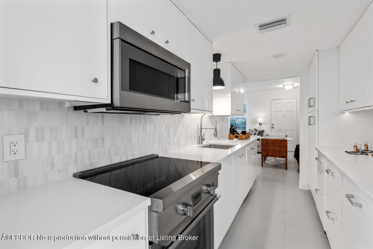 134 Peruvian Avenue, Unit H104, Palm Beach, FL 33480 Photo