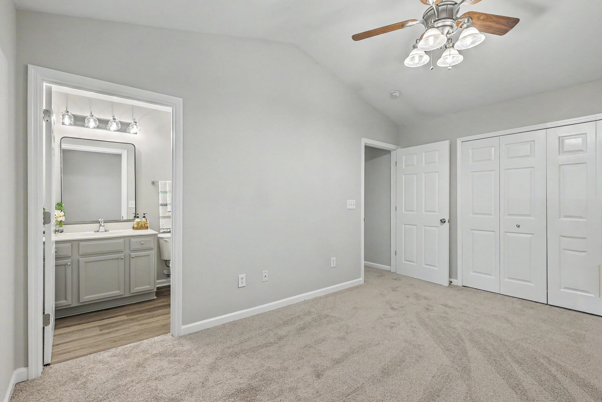 8059 Shadow Oak Drive Photo 10