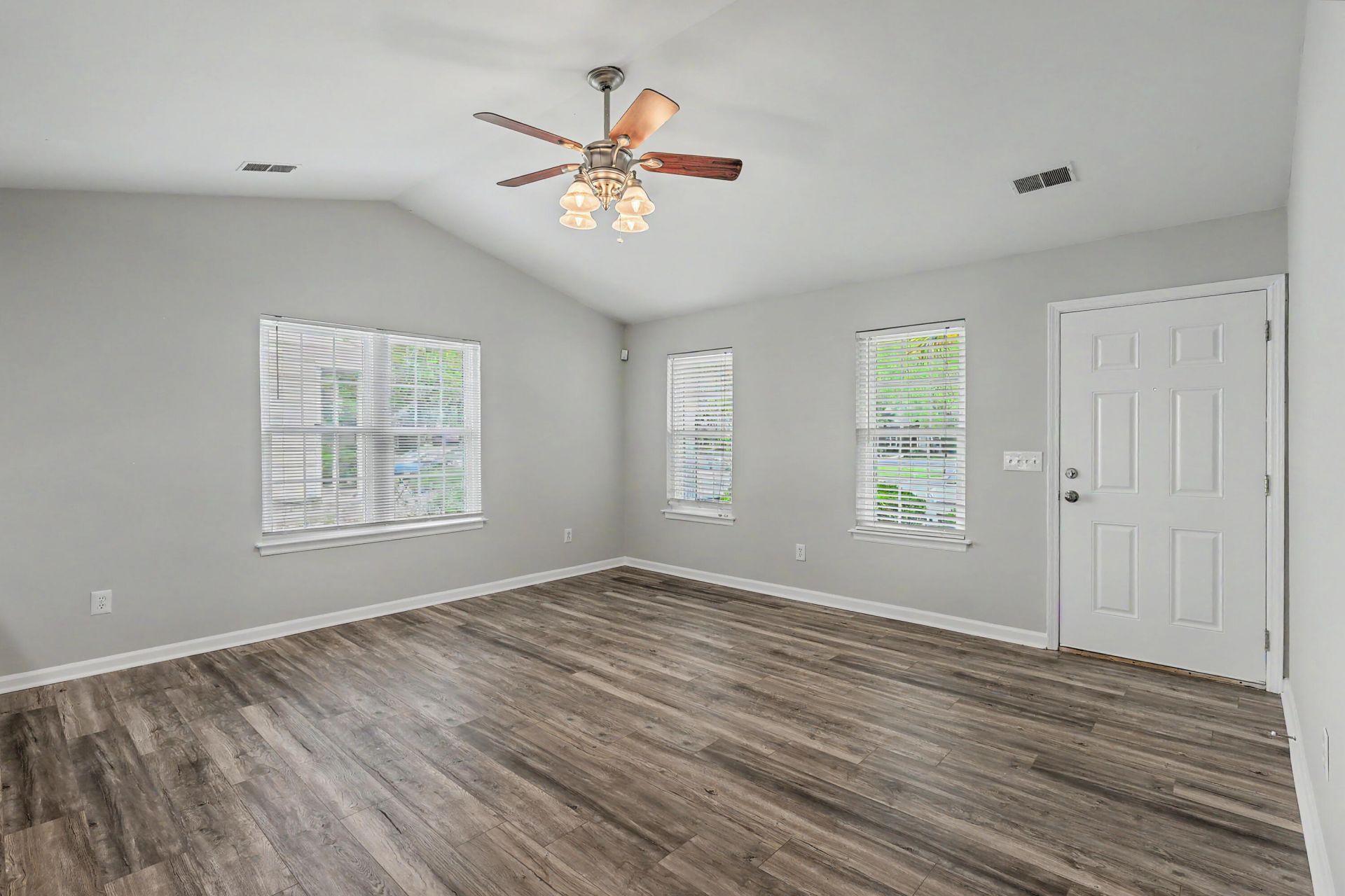 8059 Shadow Oak Drive Photo 4